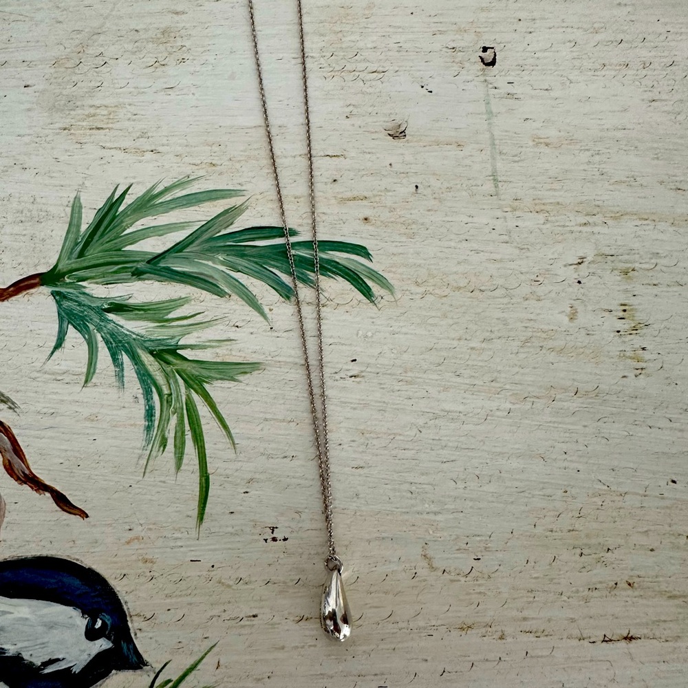 TIFFANY Tear Drop Necklace~ Elsa Peretti
Silver~ beautiful